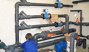 Ausstatten eines Pumpenhauses für Flüssigdünger (AHL)